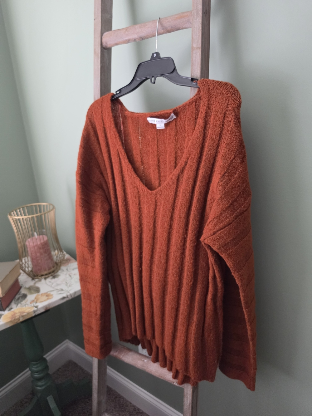 HYFVE Women's Rust V-Neck Ribbed Pullover Sweater